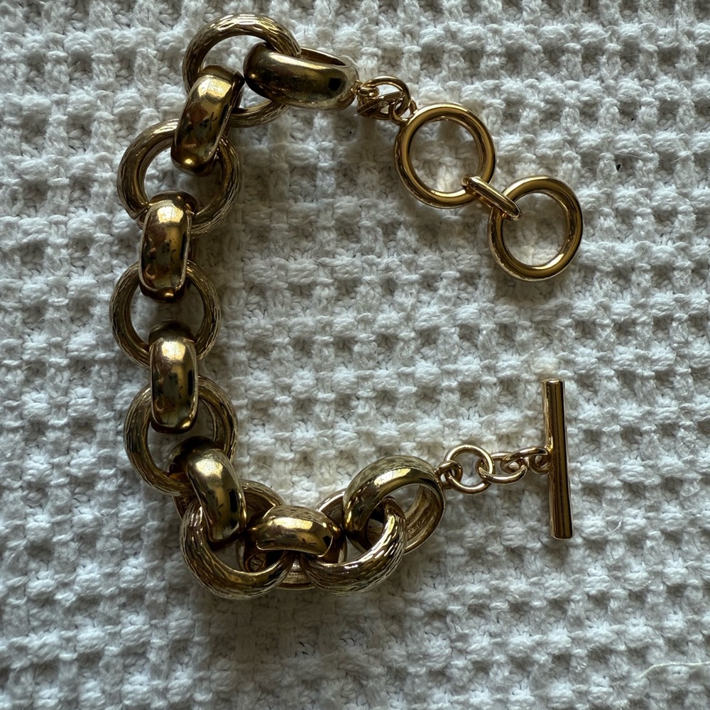 Elegant Gold Chain Bracelet